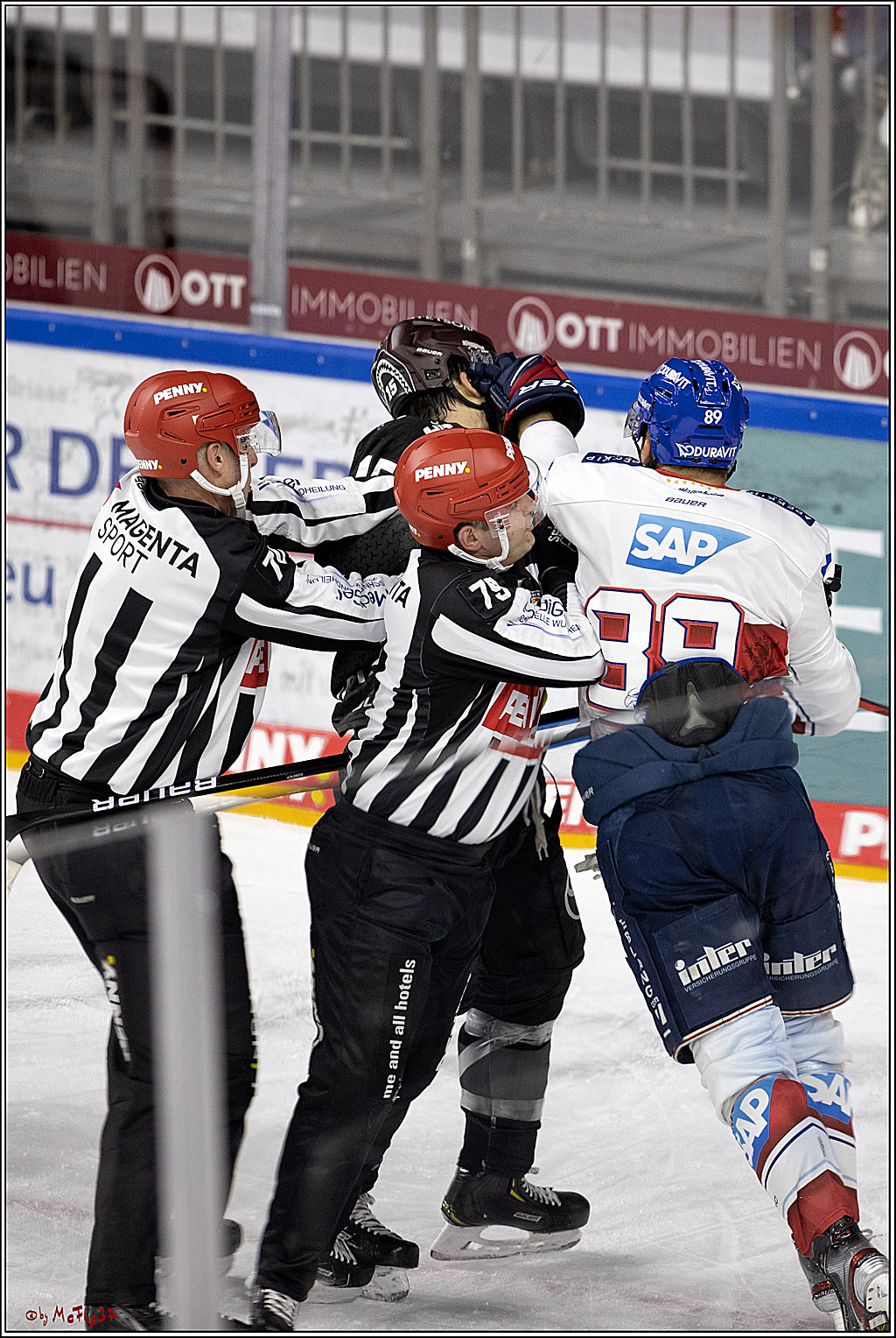 PENNY DEL;  Koelner Haie - Adler Mannheim; Koeln, 08.04.2021